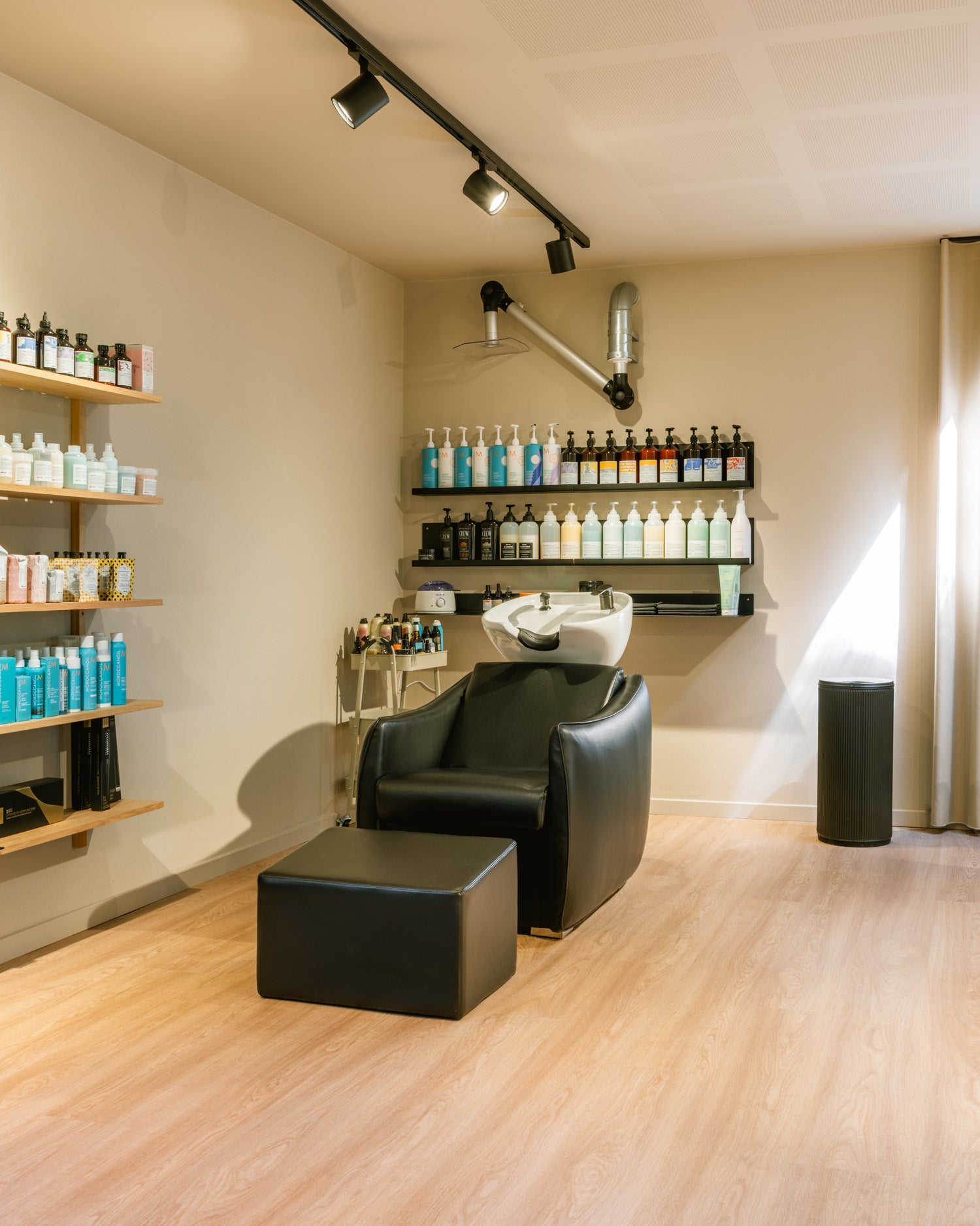 Hazel - Black washstand - White basin